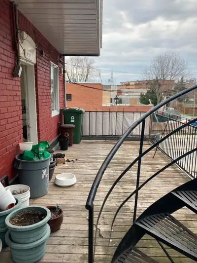 5 1/2 APT 2 bedrooms + appliances - JULY/AUGUST 1st - 1000 sqft