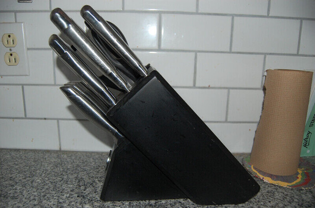KitchenAid Knives with Knife block / Couteaux bloc a couteaux dans Vaisselle et articles de cuisine  à Longueuil/Rive Sud - Image 3