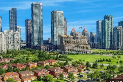 3607- 4130 PARKSIDE VILLAGE DRIVE Mississauga (Creditview), Ontario L5B3M8 36 floor! Available 1 May...