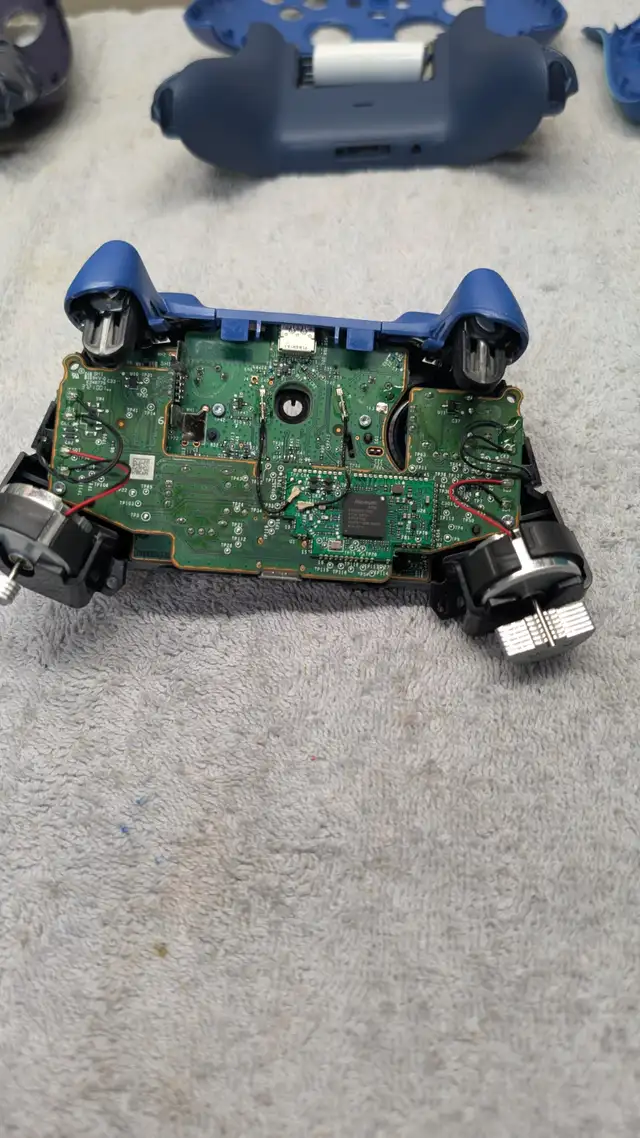 Problems with Stick Drift/Problèmes de dérive du manche in Xbox Series X & S in Laval / North Shore - Image 4