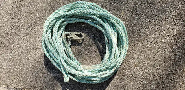Nylon rope, 100' with small hook, 5/8" thick in Ladders & Scaffolding in Oakville / Halton Region - Image 5