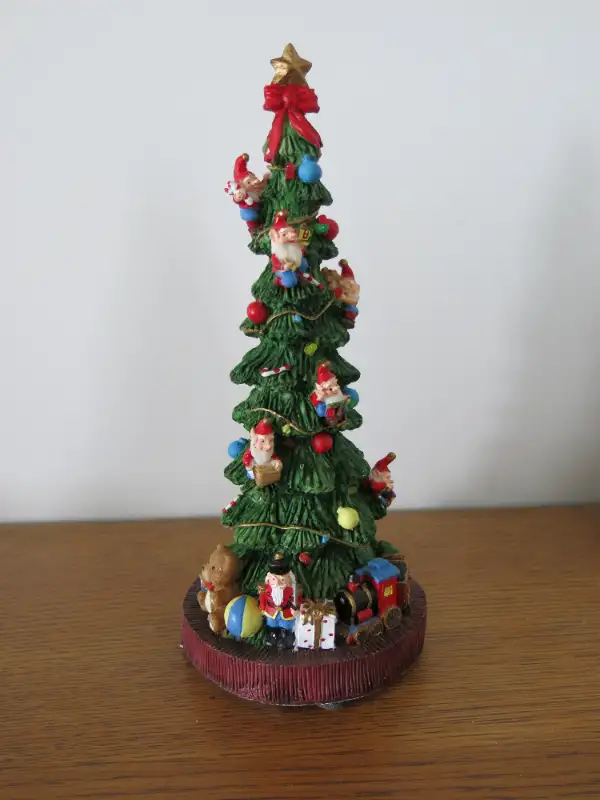 Christmas decoration - Christmas Tree with music + lights, 10" in Holiday, Event & Seasonal in Calgary - Image 4