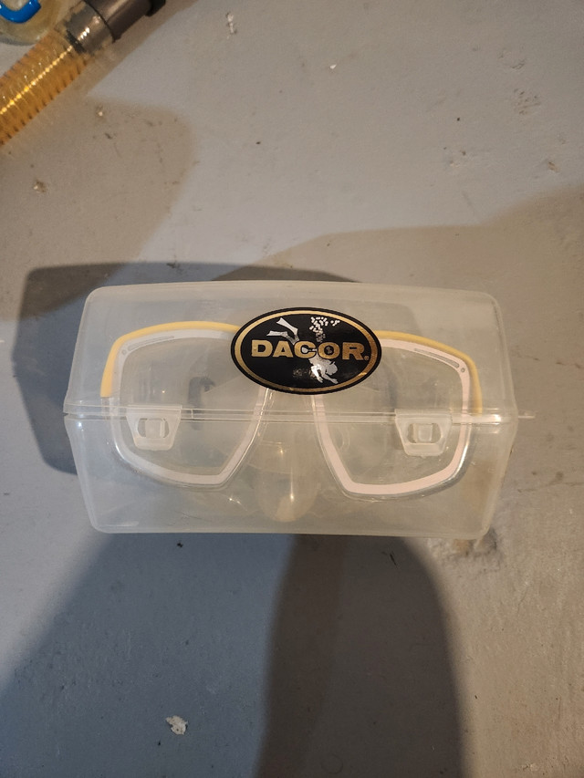 Dacor razor SCUBA goggles in Water Sports in Trenton - Image 2
