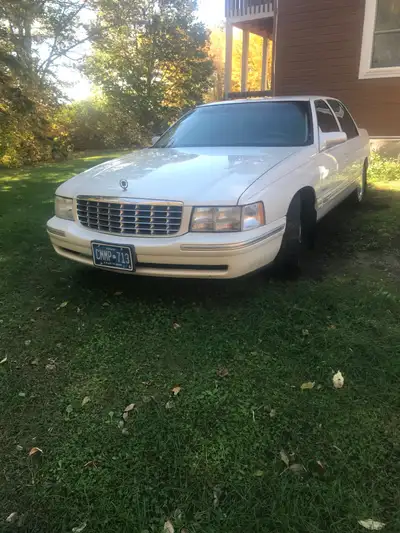 1999 Cadillac deville elegance good condition front wheel drive fully loaded tinted windows