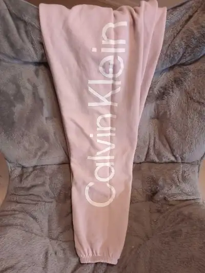 Check out these comfy Calvin Klein sweatpants! These are in good condition, and perfect for lounging...