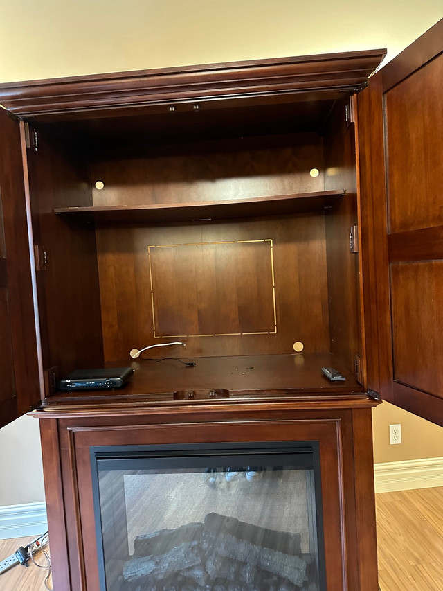 Entertainment unit with electric fire place in TV Tables & Entertainment Units in Belleville - Image 2