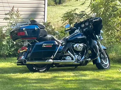 Harley-Davidson FLHTK, Electra Glide Ultra Limited de 2012, en parfait état. Cette moto a été méticu...