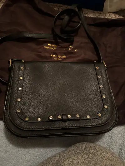 This is a Kate Spade New York crossbody bag in excellent condition,never used perfect for everyday u...