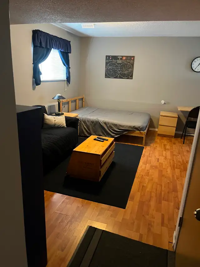 Sept 1st Bright Clean Bachelor Suite $900.00/mnth