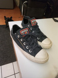 FREE DELIVERY!! Kids Converse size 4y $20