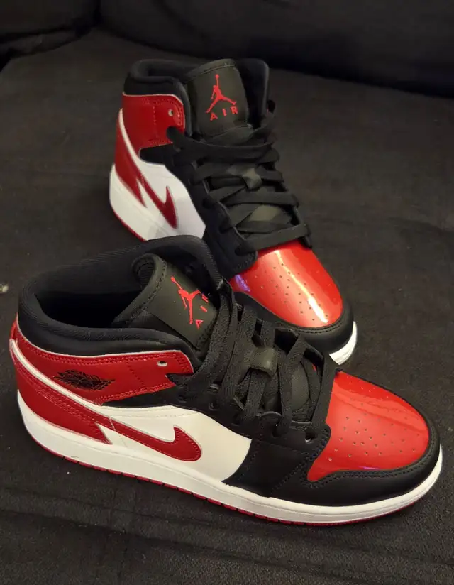 Brand New Jordan 1 Mid "Bred Toe" (GS) - Size 5Y / Women’s in Women's - Shoes in Oakville / Halton Region - Image 2