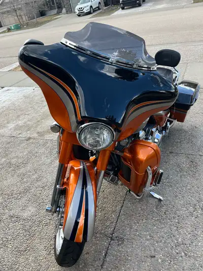 2011 CVO Harley Davidson, Street Glide, 110, in excellent condition. Vance and Hines 4.5 headers, Ha...