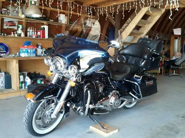 2012 Harley-Davidson Electra Glide  in Touring in Medicine Hat - Image 4