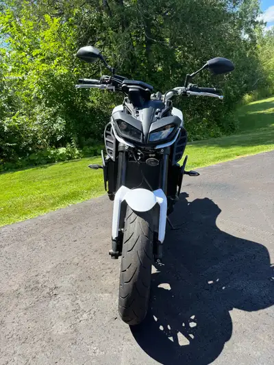 2017 Yamaha FZ-09 Single owner. Low kilometres. Upgraded LED turn signals.