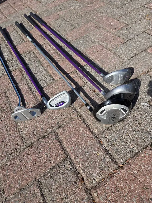 Kids Set of Golf Clubs with Stand Bag in Golf in Barrie - Image 4