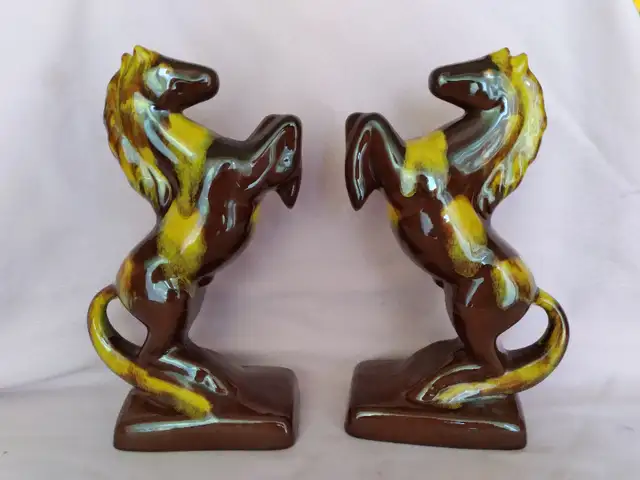 Blue Mountain Pottery Rearing Horse Bookends in Arts & Collectibles in Barrie - Image 2
