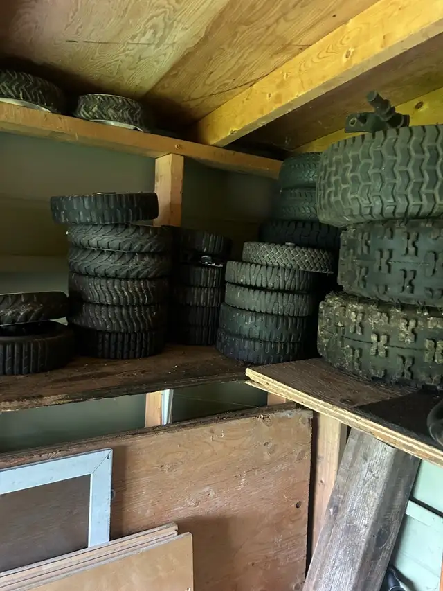 lawnmower wheels  in Lawnmowers & Leaf Blowers in Kingston - Image 3