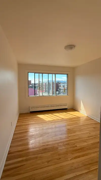 Logement 3 et ½ dans le Sud-Ouest de Montréal. Immeuble propre et sécuritaire. Loyer mensuel de $125...