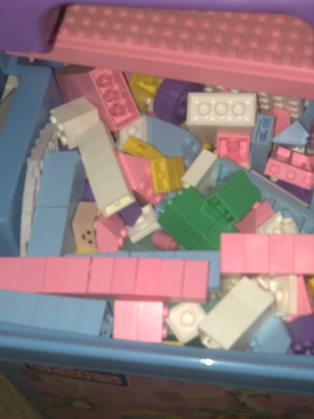 Pastel Lego in Toys & Games in Mississauga / Peel Region - Image 4