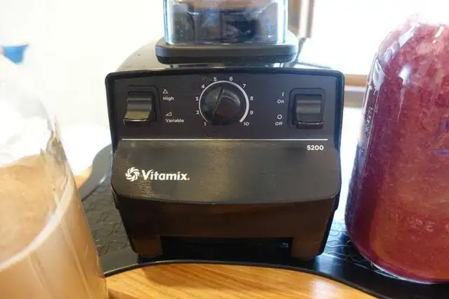 ● VITAMIX 5200 11.5 AMP 120V PRO BLENDER PROCESSOR RETAIL 700 in Processors, Blenders & Juicers in City of Toronto - Image 2