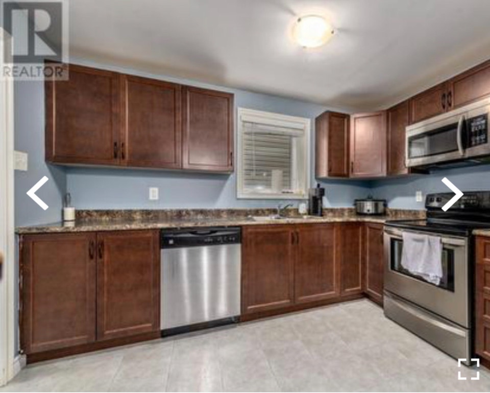 Apt for rent / ground level entry / No stairs / 2 car park 5