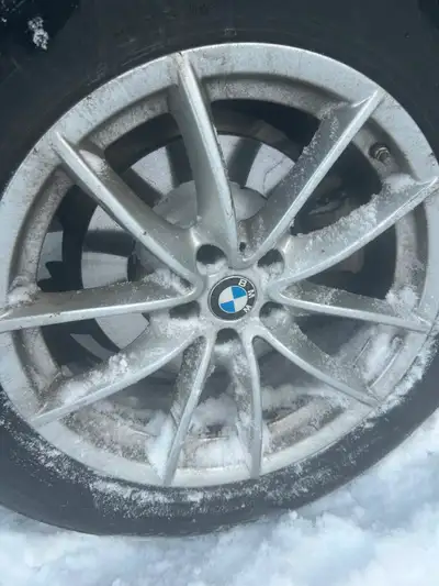 4 Pirelli Sottozero Winter tires. Size 225 60 18. Mounted on Original BMW rims. Package purchased at...