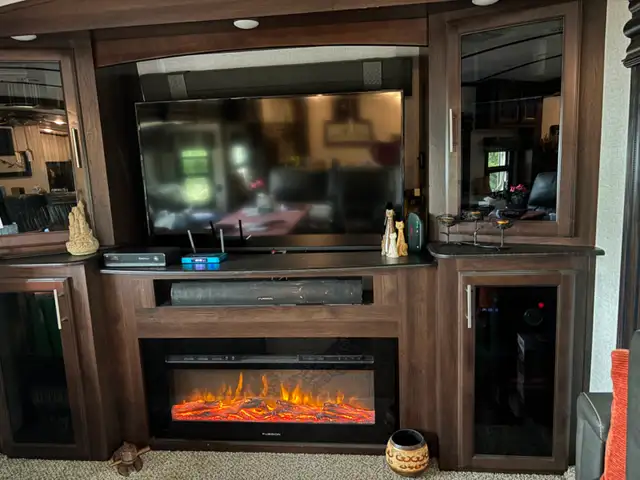 Rare front living room: 2019 Jayco North Point in Travel Trailers & Campers in Red Deer - Image 19