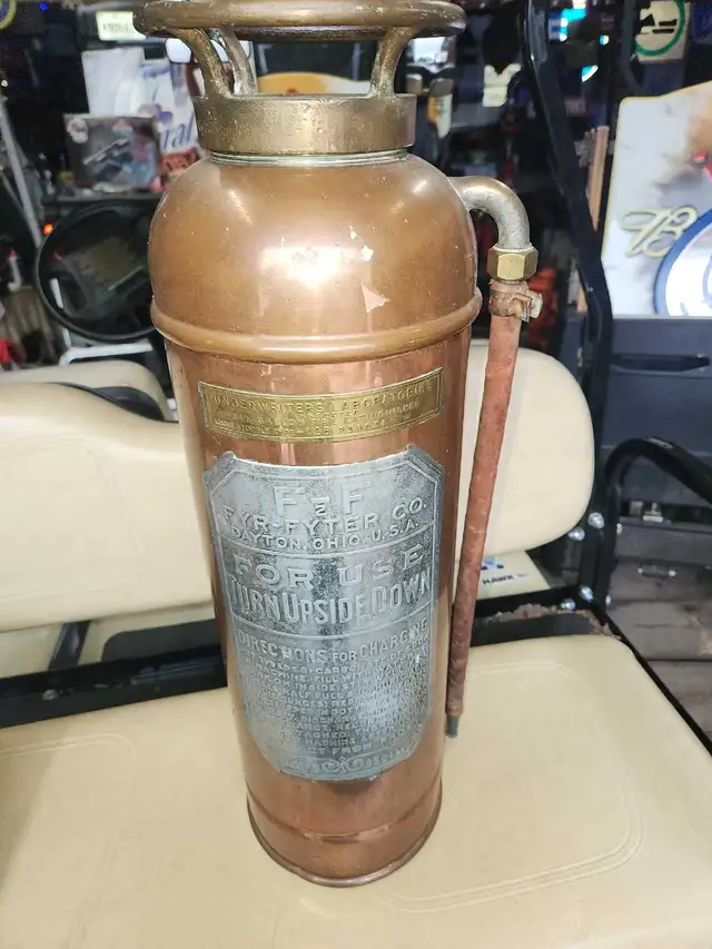 Extincteur en cuivre antique in Arts & Collectibles in Drummondville - Image 2