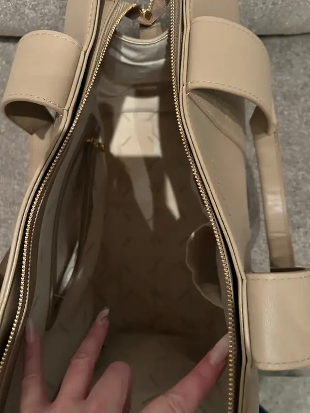 Bebe Large Purse in Women's - Bags & Wallets in Thunder Bay - Image 3