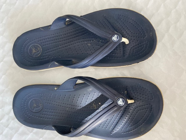 soft cushion flip flop USA 7 UK 6 navy blue in Women's - Shoes in Oakville / Halton Region