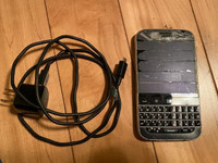 Blackberry Classic (Q20) Phone + Charger [SCREEN BROKEN]