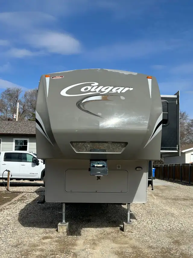 Fifth Wheel 2013 Cougar High Country 315RES - Spacious & Cozy in Travel Trailers & Campers in Regina - Image 5