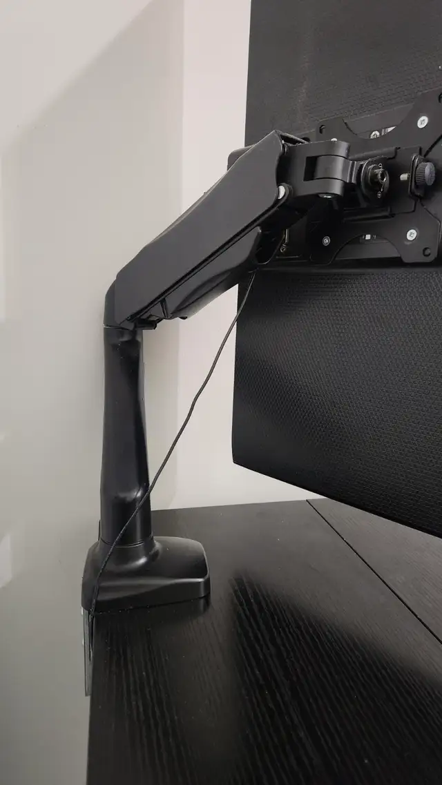 Complete Home Office Setup: Standing Desk, Monitor Arm & Monitor in Desks in City of Toronto - Image 5