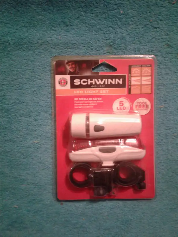 SCHWINN LED LIGHT SET in Other in Hamilton - Image 2