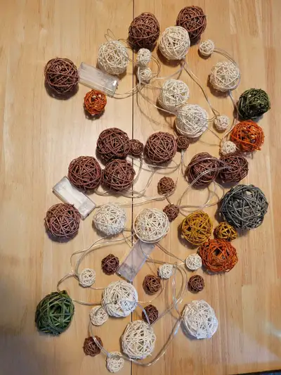 Home decor with 3 sets of lights $5 Pick up in Williamswood or meet in HRM