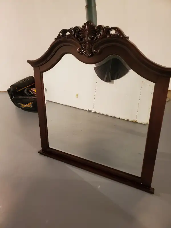 CHERY WOOD FRAMED MIRROR. in Home Décor & Accents in Edmonton - Image 2