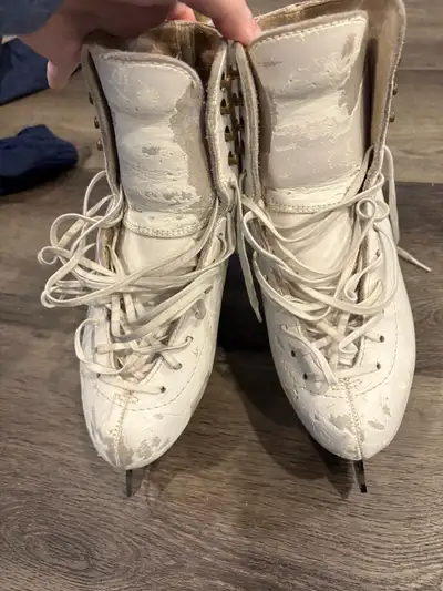 Women’s skates size 6C, View more