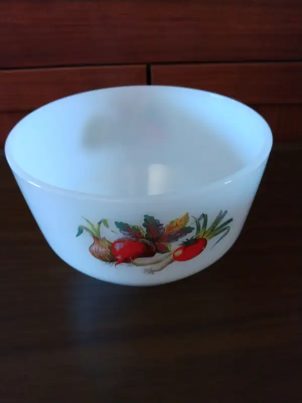 fruit salad bowl. in Kitchen & Dining Wares in Markham / York Region - Image 2