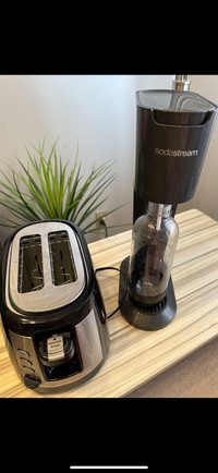 Toaster and sodastream 