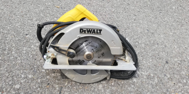 DEWALT 7-1/4-Inch Circular Saw, Lightweight, Corded (DWE575) Power Tools  City of Toronto Kijiji