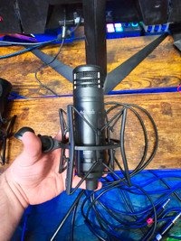Art d7 microphone with shock mount