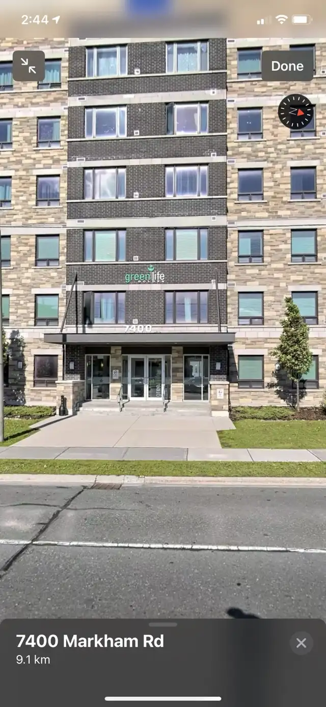 1 bedroom   den condo in Markham  with 1 unde