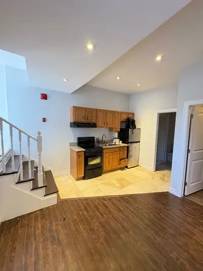 Apartment for rent In downtown Halifax, street level. Close to all recreational activities, shopping...
