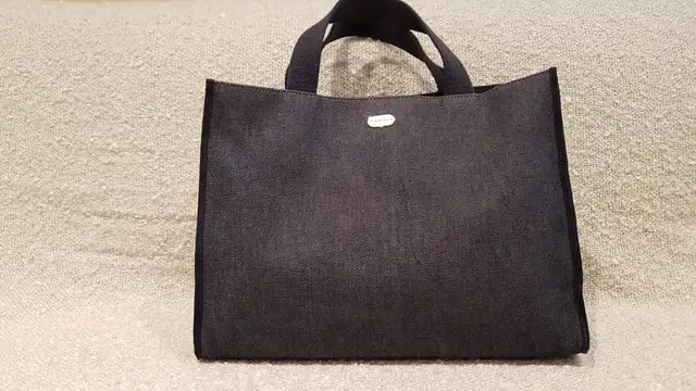 Authentic Burberry London Canvas Tote in Women's - Bags & Wallets in Oakville / Halton Region - Image 2