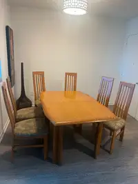 Table de salle à manger et 6 chaises