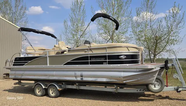 2012 Manitou tritoon Boat, SES Series in Powerboats & Motorboats in Lloydminster - Image 4