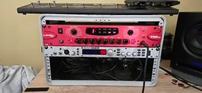 Line 6 pod pro, vocalist  live Pro and gator case, View more