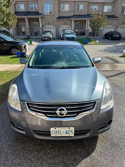 2010 Nissan Altima for sale – $1,999 285,000 km. Lady driven. Car runs and drives good, engine is in...
