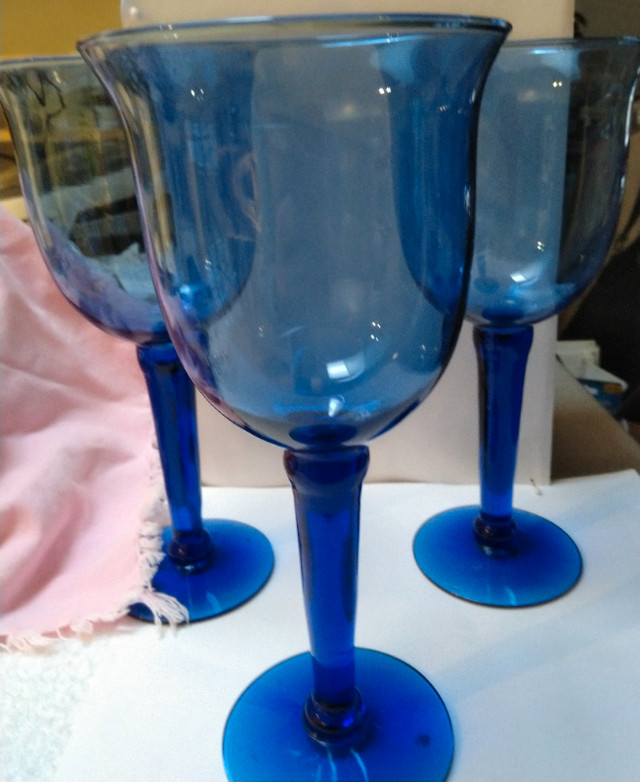 Vintage Large Cobalt Blue Glasses x4 in Kitchen & Dining Wares in Oakville / Halton Region