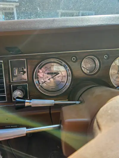 1977 buick lesabre with 76000 miles ... second owner , crack windsheild ,runs good 3000 obo